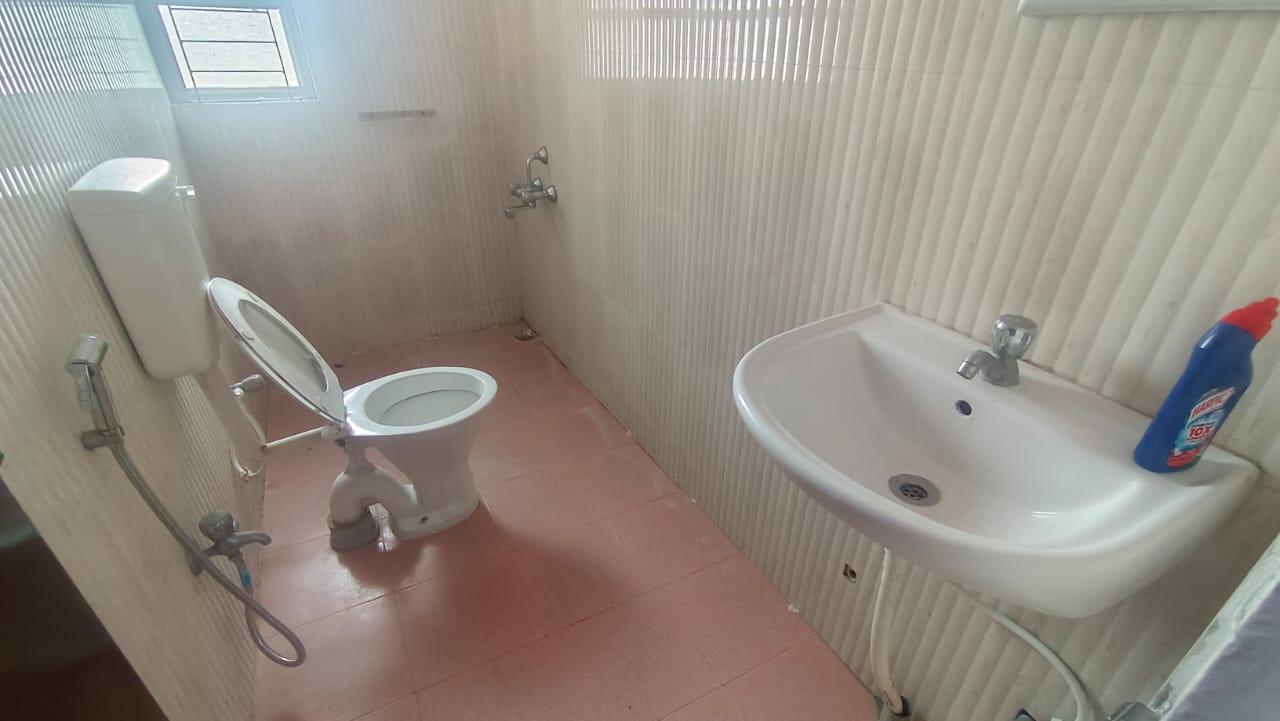 Semi Furnished 3bhk in Hengrabari, Guwahati, Assam, India for Rent